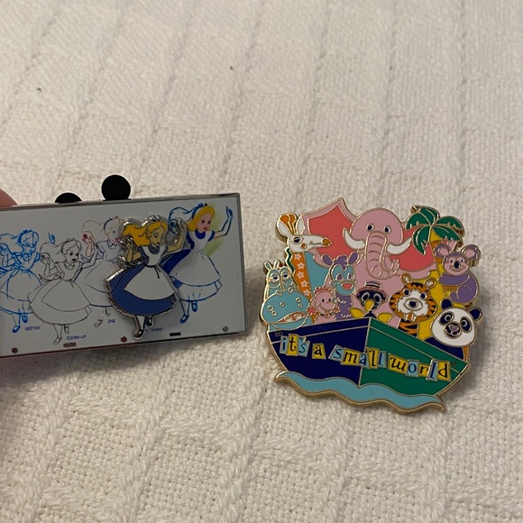 Disney pins - Picture 3 of 7